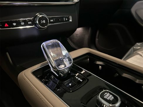 New 2026 Volvo XC90 B6 Plus w/ Protection Package Premier image 18