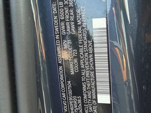 Certified 2025 Volvo XC90 T8 Plus AWD/4WD image 9