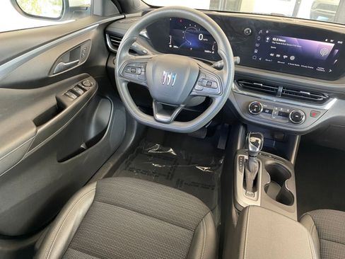 Used 2025 Buick Envista Preferred image 32