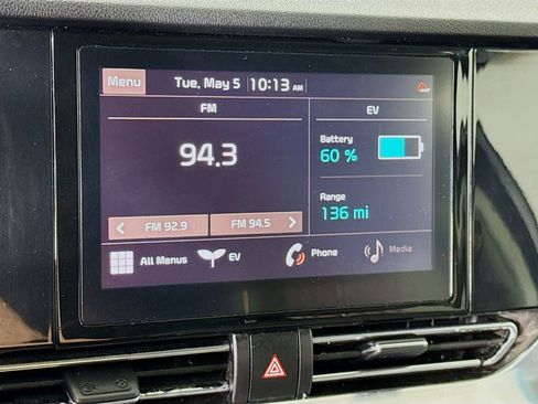 Used 2022 Kia Niro EX w/ Cold Weather Package FWD image 7