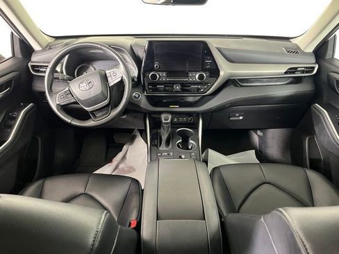 Used 2023 Toyota Highlander XLE image 40