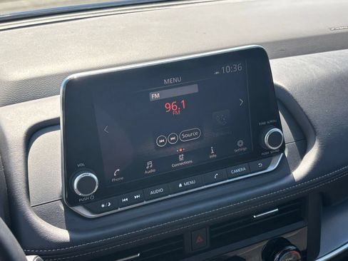 Used 2025 Nissan Rogue SV FWD image 20