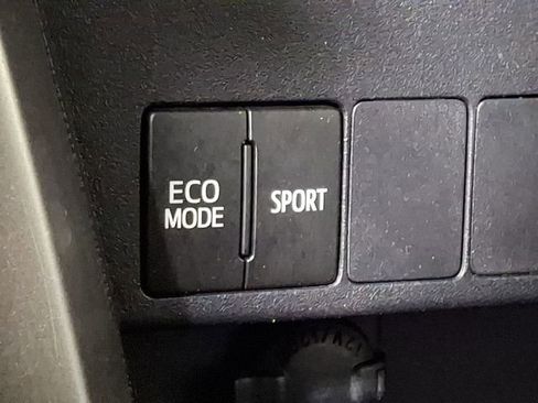 Used 2015 Toyota RAV4 LE image 22