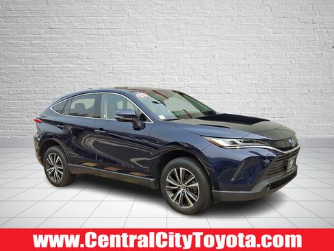 Used 2023 Toyota Venza LE AWD/4WD image 1