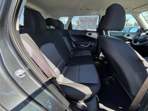 Used 2025 Kia Soul LX w/ LX Technology Package FWD image 38