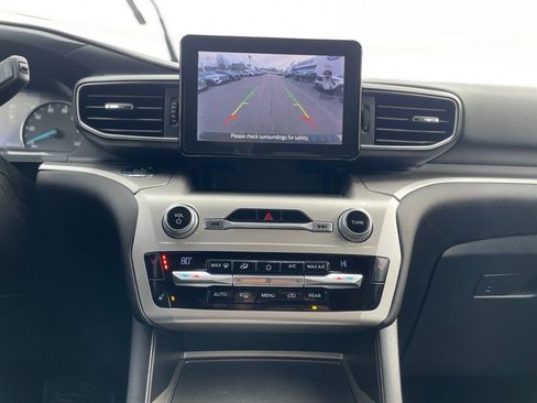 Used 2021 Ford Explorer XLT w/ Equipment Group 202A image 16