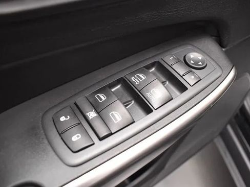 Used 2020 Jeep Cherokee Limited AWD/4WD image 22