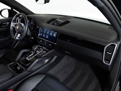 Used 2021 Porsche Cayenne Coupe image 37