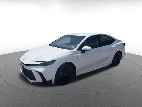 Used 2025 Toyota Camry SE FWD image 8