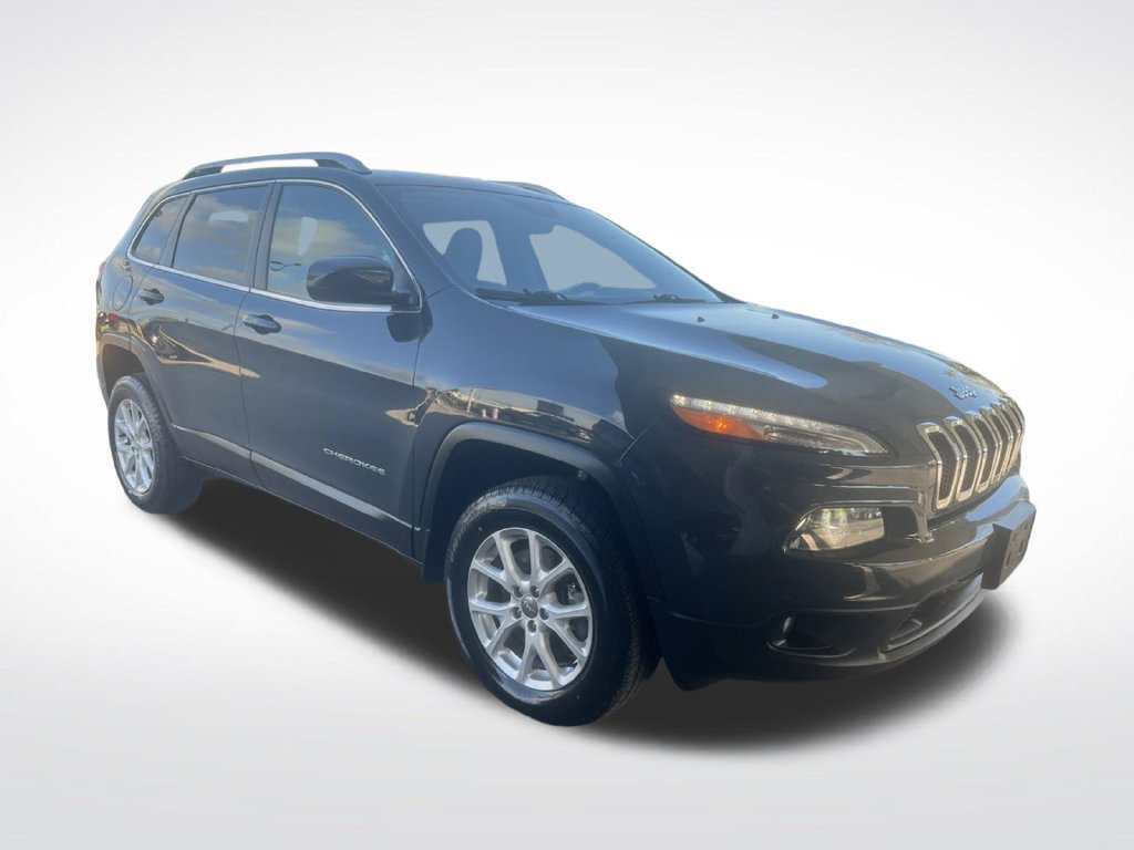 Used 2018 Jeep Cherokee Latitude Plus w/ Comfort/Convenience Group AWD/4WD image 3