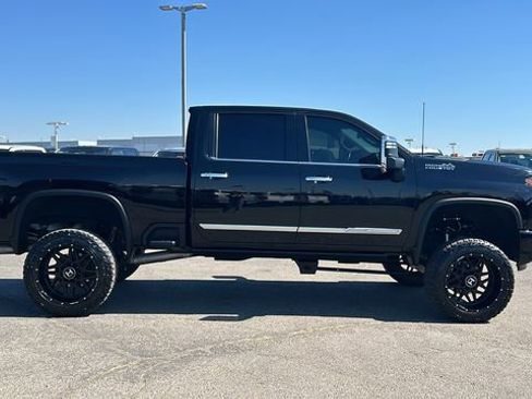 Used 2024 Chevrolet Silverado 2500 High Country w/ Technology Package image 2