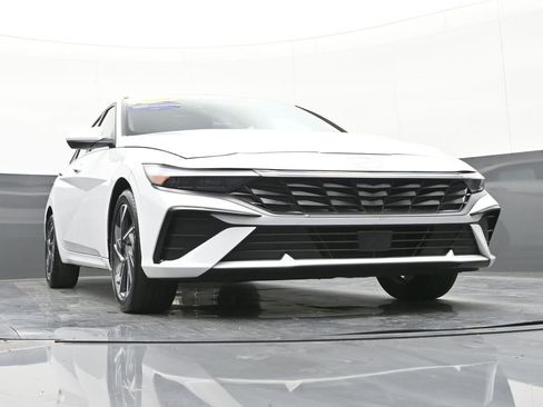 Certified 2024 Hyundai Elantra SEL w/ Convenience Package image 48