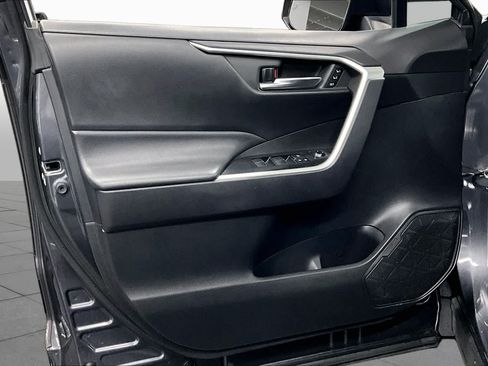 Used 2020 Toyota RAV4 XLE Premium FWD image 21