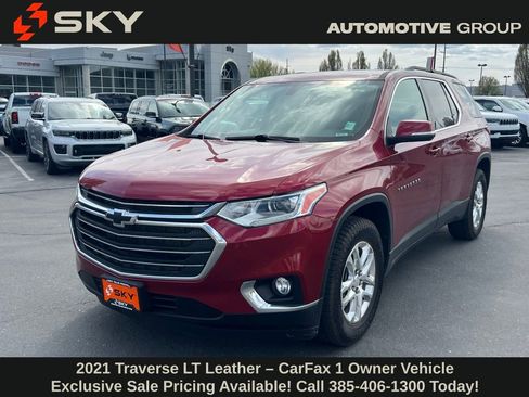 Used 2021 Chevrolet Traverse LT image 2