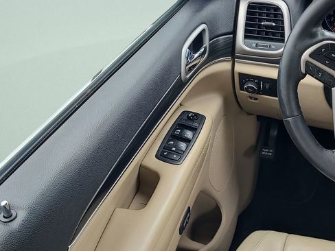 Used 2019 Jeep Grand Cherokee Limited AWD/4WD image 19