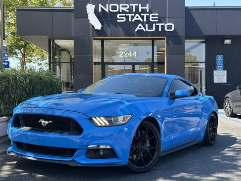 Used 2017 Ford Mustang GT RWD image 2