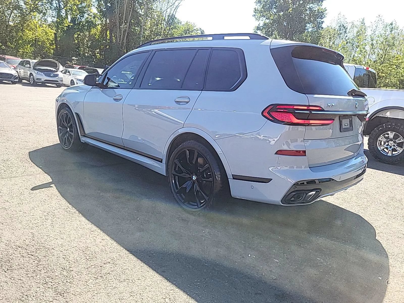 Used 2023 BMW X7 M60i w/ Climate Comfort Package AWD/4WD image 5