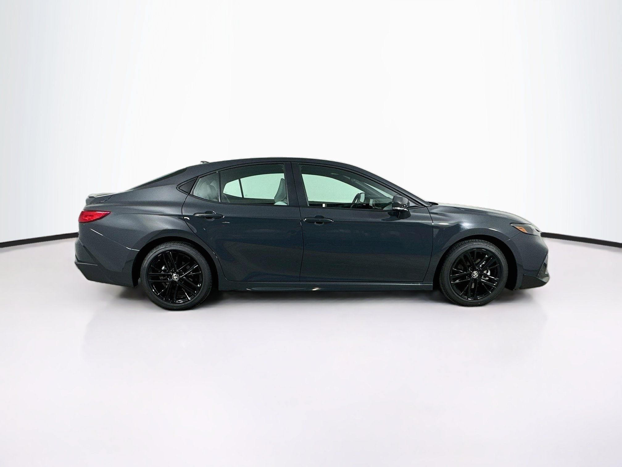 Used 2026 Toyota Camry SE FWD image 10
