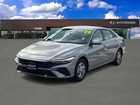 Certified 2025 Hyundai Elantra SE image 1