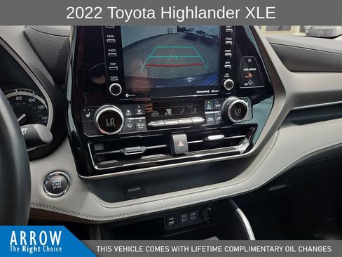 Used 2022 Toyota Highlander XLE FWD image 24