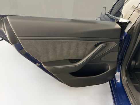 Used 2018 Tesla Model 3 Long Range image 26