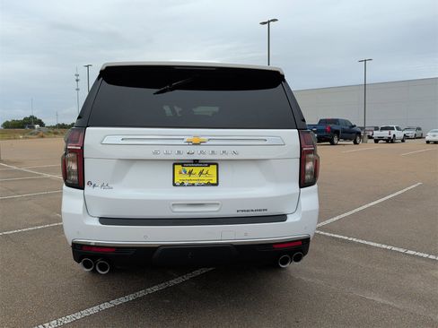 Used 2023 Chevrolet Suburban Premier image 7