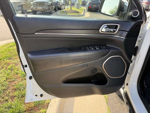 Used 2016 Jeep Grand Cherokee Summit AWD/4WD image 28