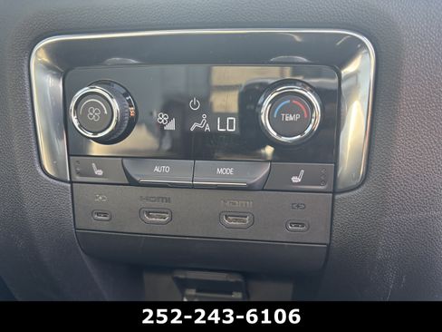 Used 2025 Chevrolet Suburban Premier RWD image 23