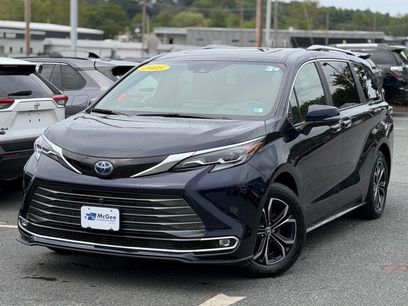 Certified 2025 Toyota Sienna Platinum
