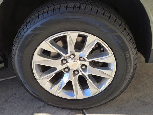 Used 2023 Chevrolet Suburban Premier image 11