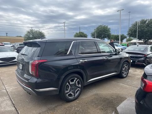 Used 2024 Hyundai Palisade Limited FWD image 2