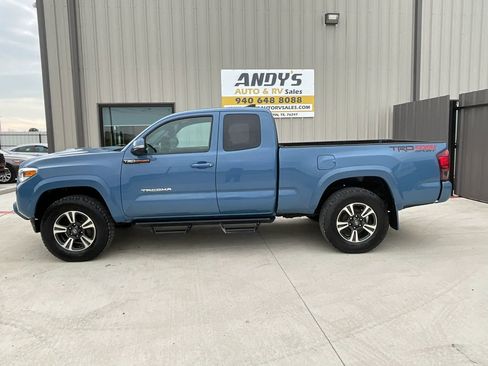 Used 2019 Toyota Tacoma TRD Sport w/ TRD Premium Sport Package image 5