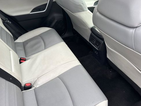 Used 2020 Toyota RAV4 Limited image 18