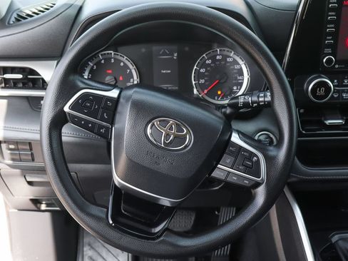 Used 2021 Toyota Highlander L FWD image 24