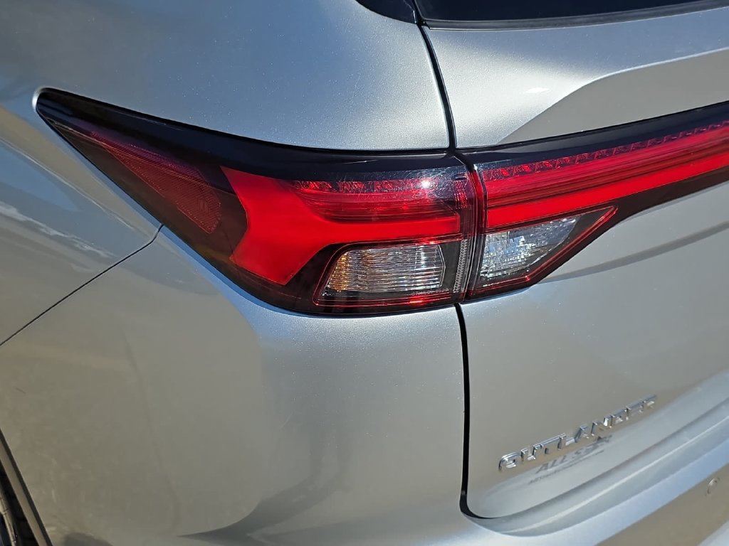 Used 2024 Mitsubishi Outlander SE FWD image 33