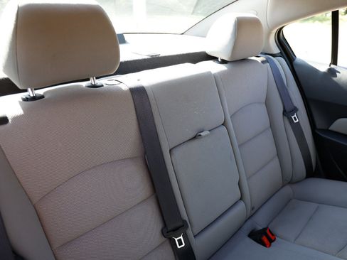 Used 2016 Chevrolet Cruze LT image 14