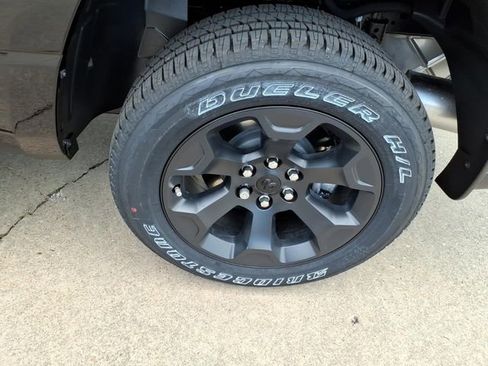 New 2026 RAM 1500 Express AWD/4WD image 17