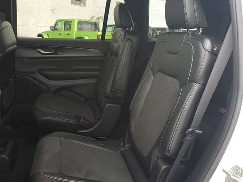 New 2025 Jeep Grand Cherokee L Altitude image 14