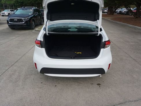 Used 2022 Toyota Corolla LE FWD image 15