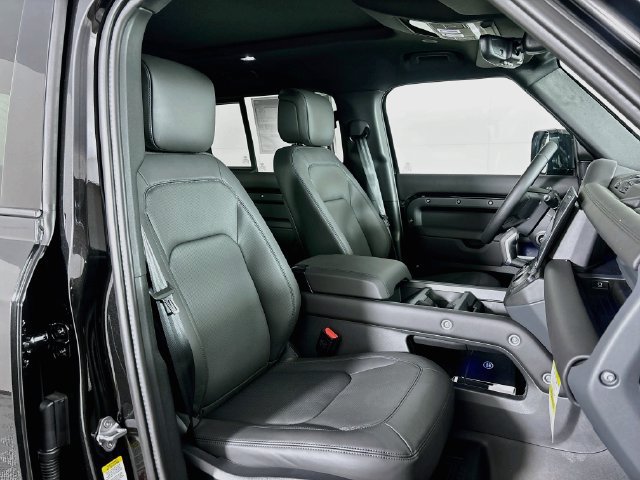 New 2026 Land Rover Defender 110 X-Dynamic SE AWD/4WD image 25