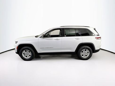 Used 2023 Jeep Grand Cherokee Laredo image 8