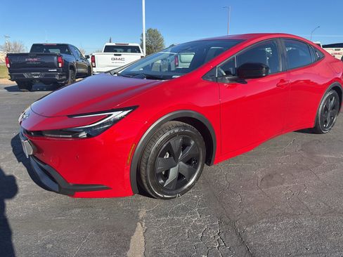 New 2026 Toyota Prius LE FWD image 3