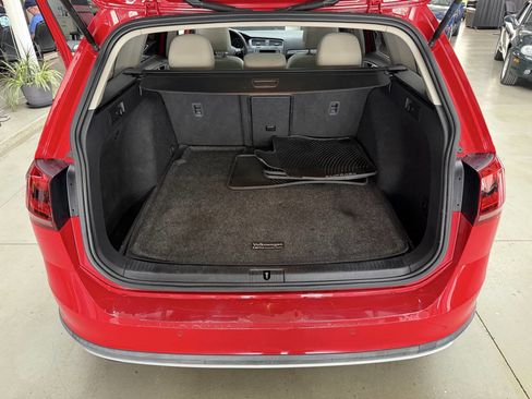 Used 2017 Volkswagen Golf Alltrack SE AWD/4WD image 10