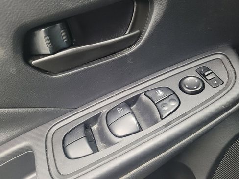 Used 2020 Nissan Versa S image 27