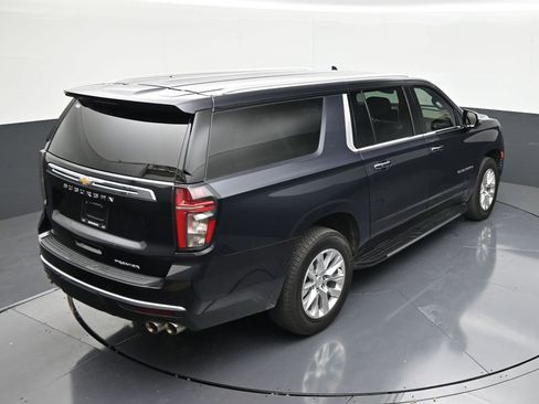 Used 2024 Chevrolet Suburban Premier RWD image 16
