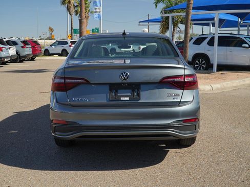 Used 2023 Volkswagen Jetta SE image 6