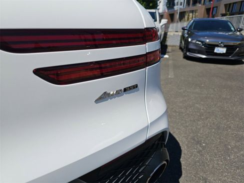 Used 2025 Genesis GV70 3.5T Sport w/ Sport Advanced Package image 16