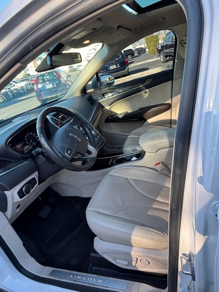 Used 2019 Lincoln MKC Reserve w/ MKC Technology Package FWD image 4