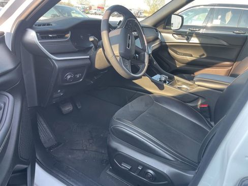 Used 2024 Jeep Grand Cherokee L Laredo image 7