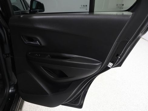 Used 2022 Chevrolet Trax LT w/ Premium Seat Package image 22